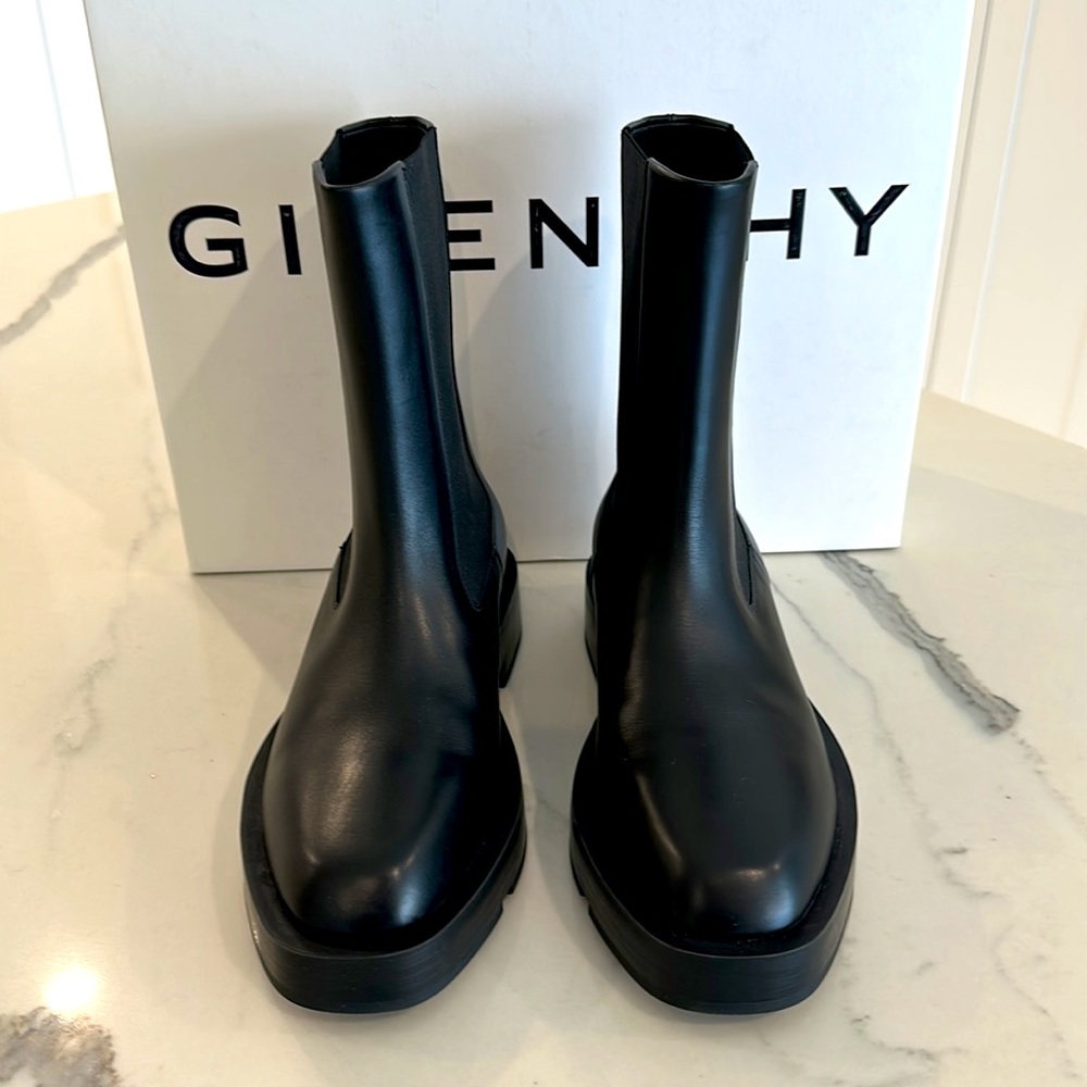 Givenchy Chelsea Boots - Picture 3 of 9